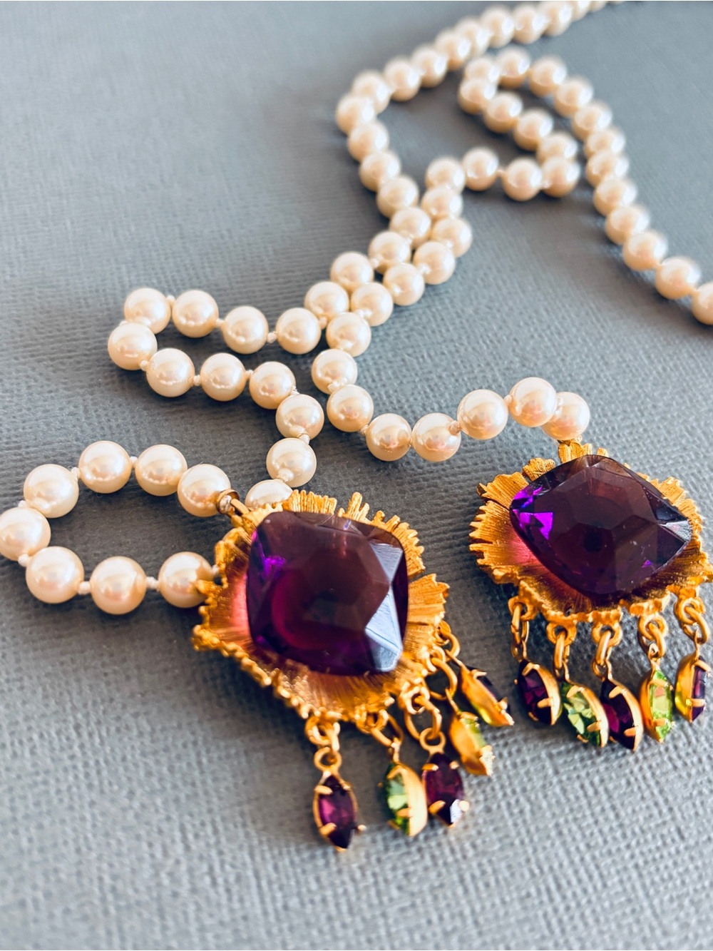 MCM Boucher Style Purple Lucite Lariat & Earrings Demi-Parure - Picture 3 of 13
